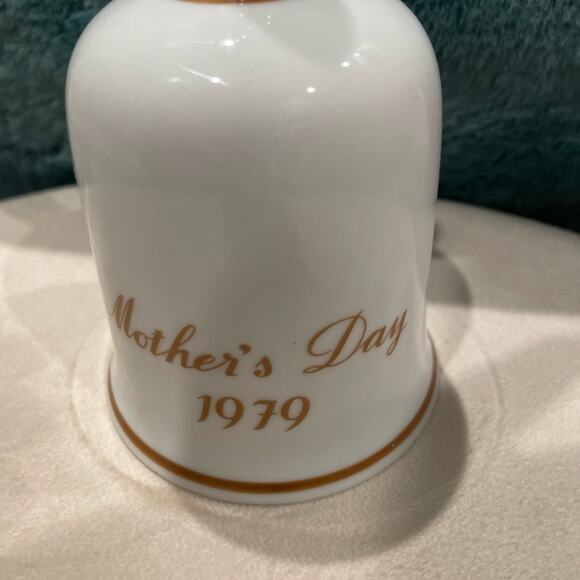 SisterBertaHummel Mothers Day 1979 Porcelain Bell Limited Edition Vintage Schmid - Picture 9 of 16